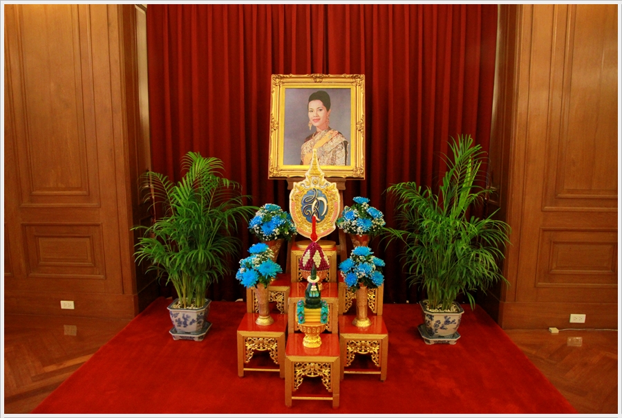 ﻿กรมบังคับคดีร่วมลงนามถวายพระพรสมเด็จพระนางเจ้าสิริกิติ์พระบรมราชินีนาถ